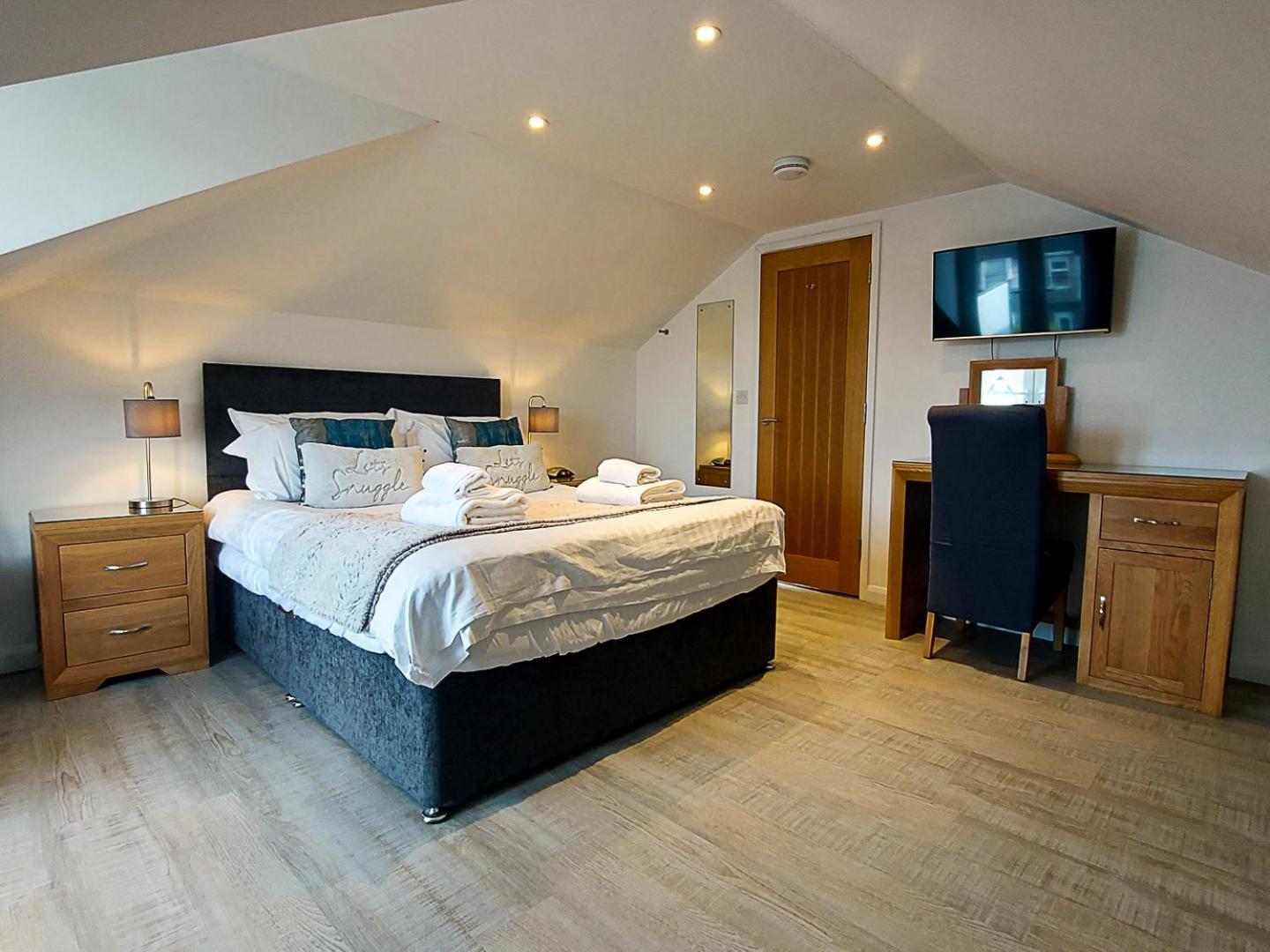Meadow View Apartments New Quay Exteriör bild
