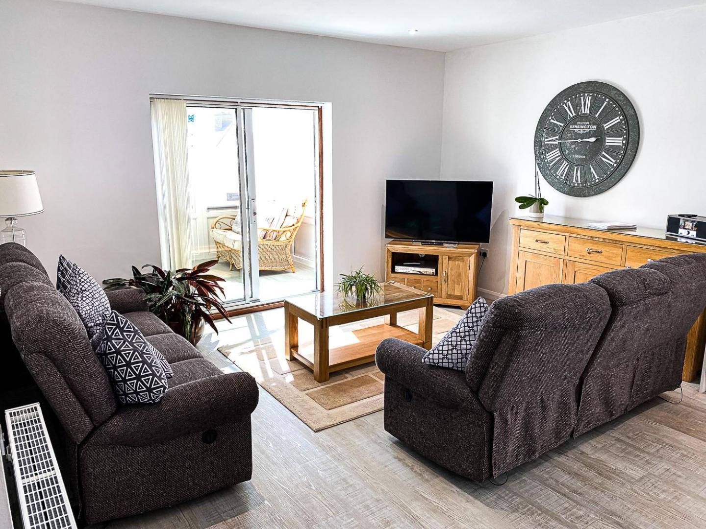 Meadow View Apartments New Quay Exteriör bild
